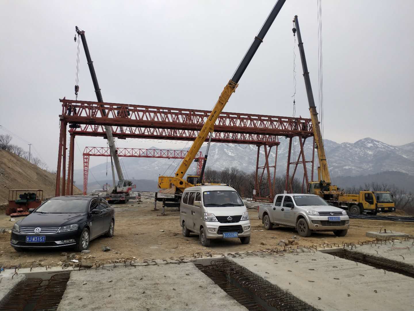 中鐵十局提梁機花架吊